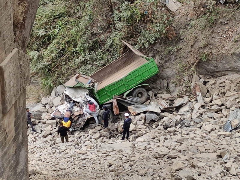 ट्र्याक्टर दुर्घटना हुँदा दुई जनाको मृत्यु ,२६ घाइते